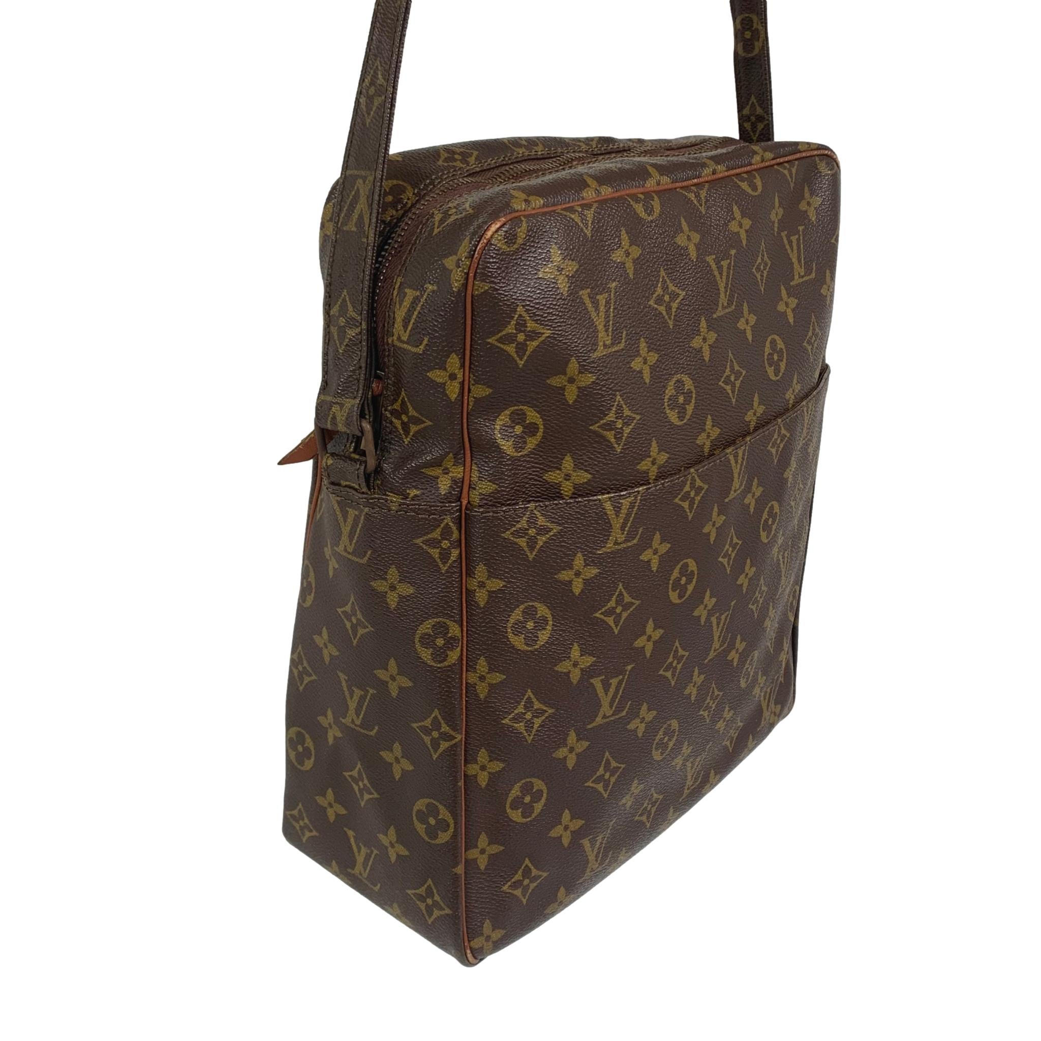 Can't get enough of Louis Vuitton Monogram 🤩 From shoulder bags