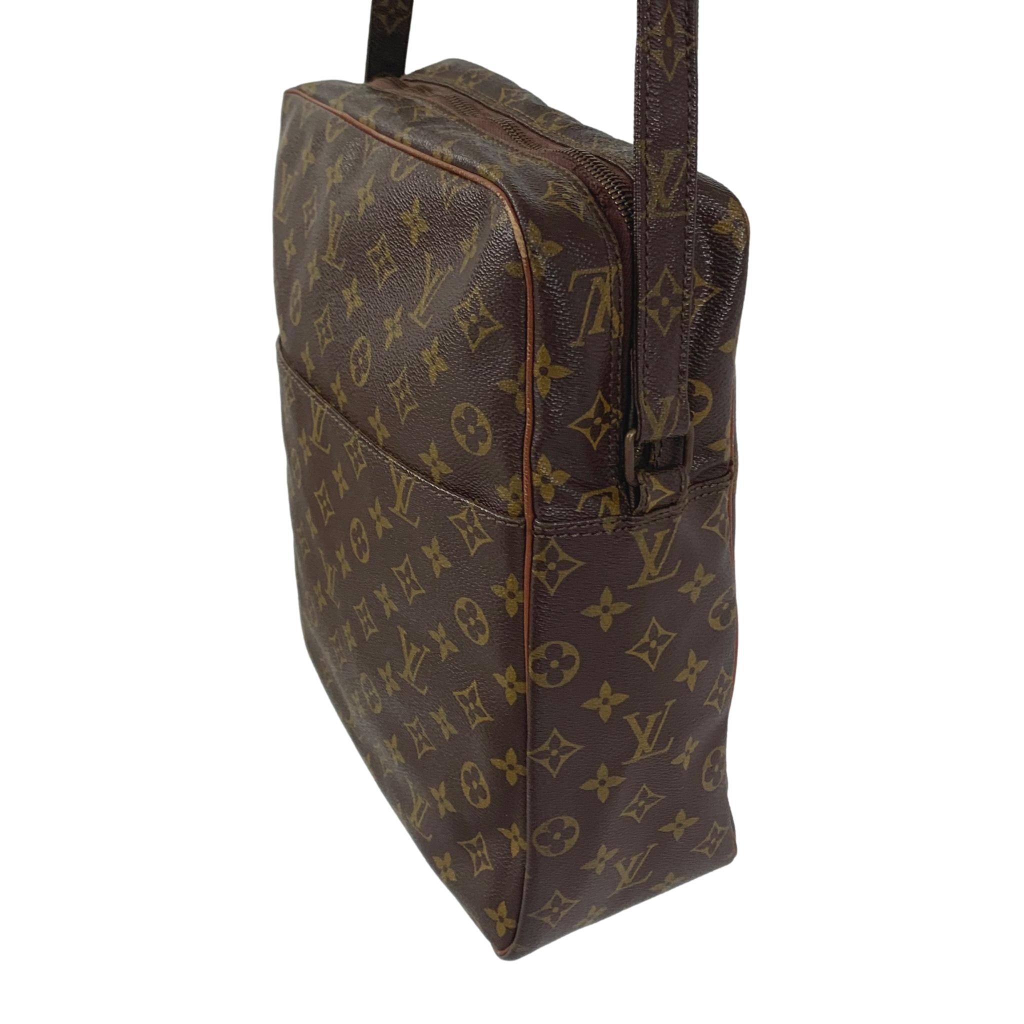 Shop Louis Vuitton Leather Elegant Style Logo Shoulder Bags (M22891,  M22890) by MiuCode