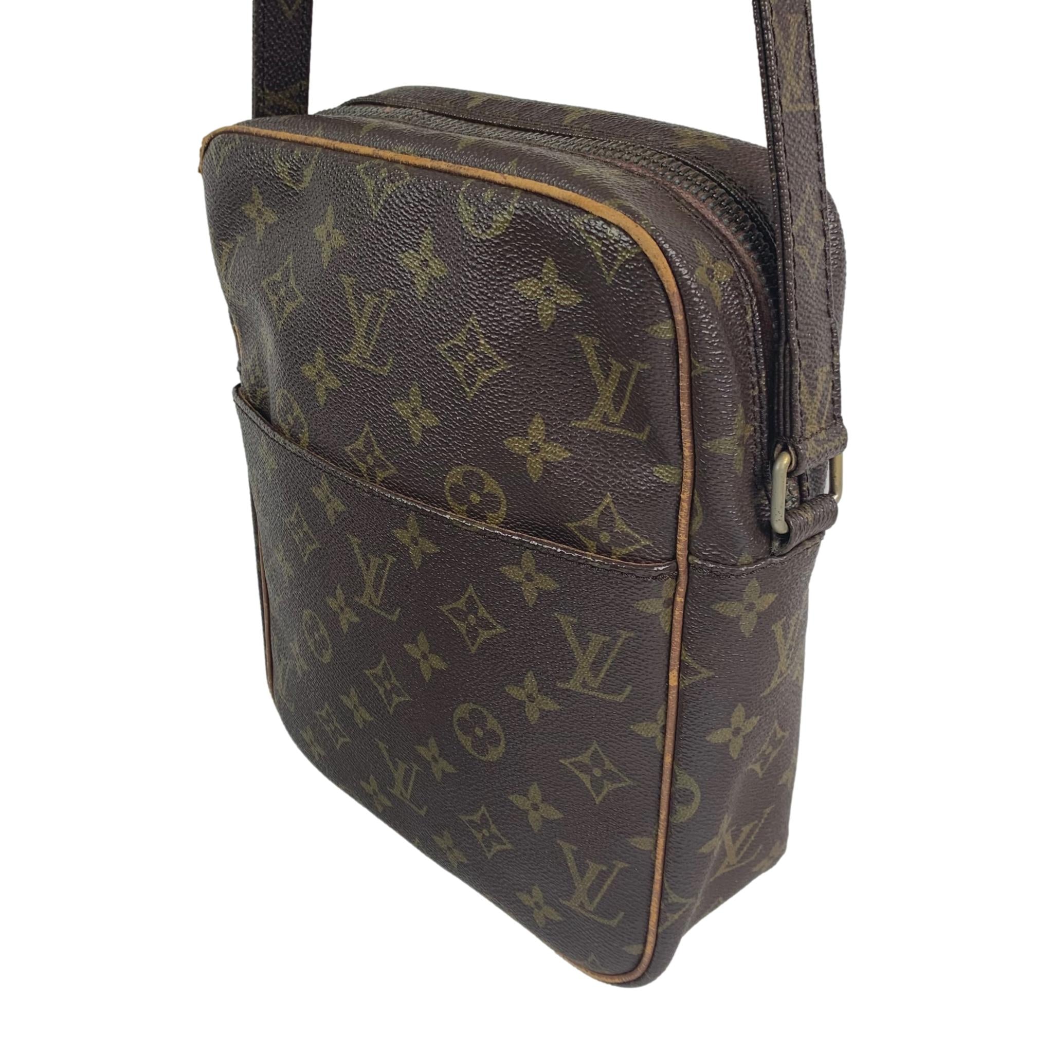 Vintage Louis Vuitton luxury bag model Tivoli PM